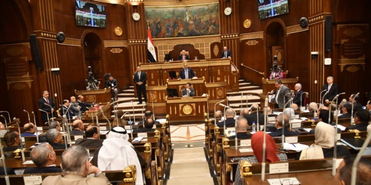 تشريع منتظر تحت قبة البرلمان يضع قيودًا على هواتف الأطفال