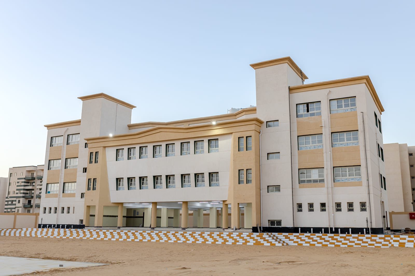 الانتهاء من تنفيذ مدرسة تعليم أساسي بالحي 16 بالعبور الجديدة