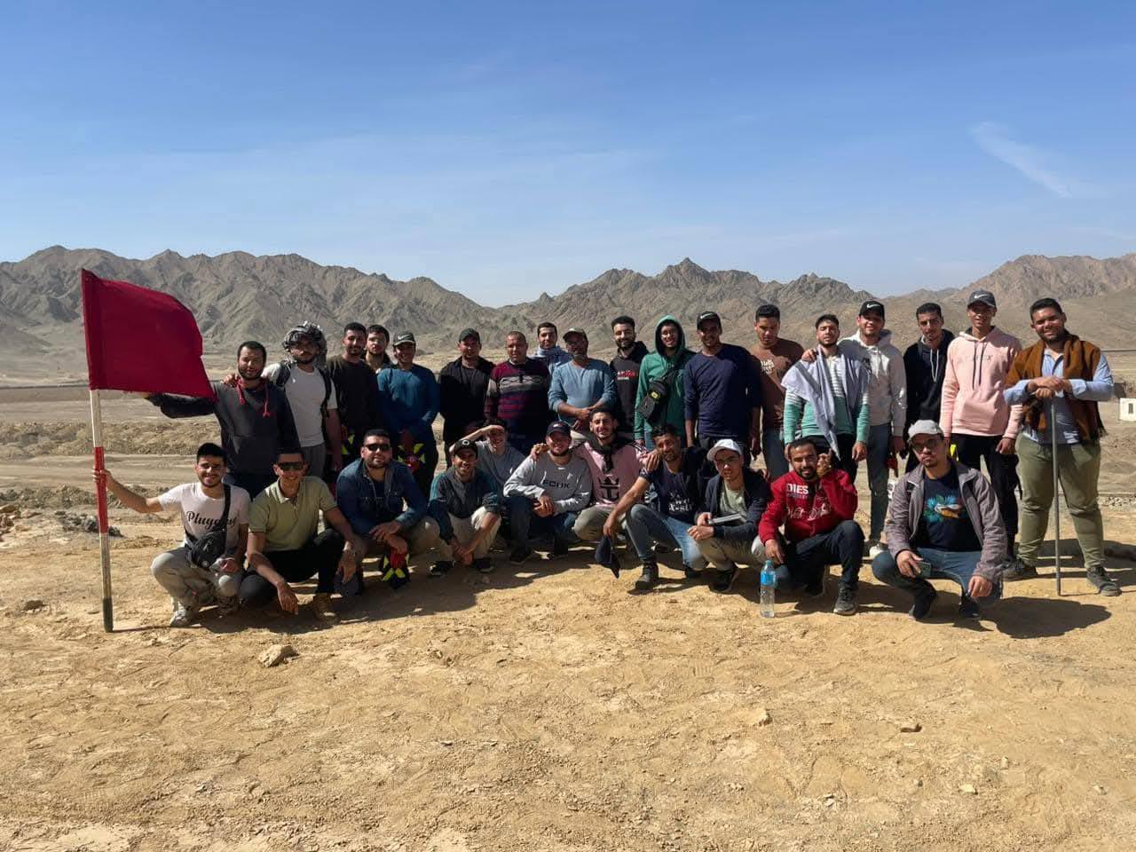 طلاب هندسة البترول بالأزهر يطبقون أحدث تقنيات المساحة في مناجم فوسفات الصحراء الشرقية