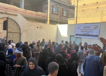 قوافل الدعم المستمر بجامعة الأزهر تقوم بتوزيع (13) طنًّا من المساعدات الغذائية بقنا