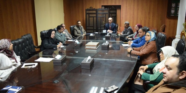 رئيس جامعة بني سويف يرأس إجتماعي “المجلات العلمية”، و”مركز تطوير الأداء الجامعي”