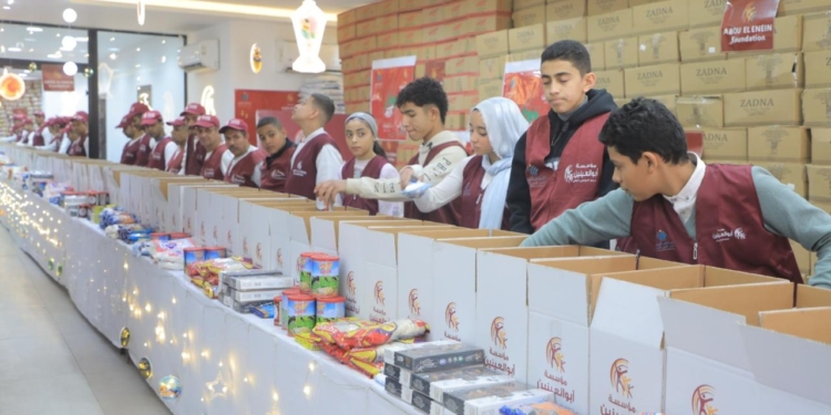 استمرارًا لمسيرة 45 عامًا في العمل الإنساني.. مؤسسة أبو العينين تجهز 350 ألف شنطة رمضانية