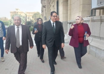 رئيس جامعة القاهرة يتفقد عددًا من الكليات في جولة ميدانية للاطمئنان على انتظام الدراسة مع انطلاق الفصل الدراسي الثاني