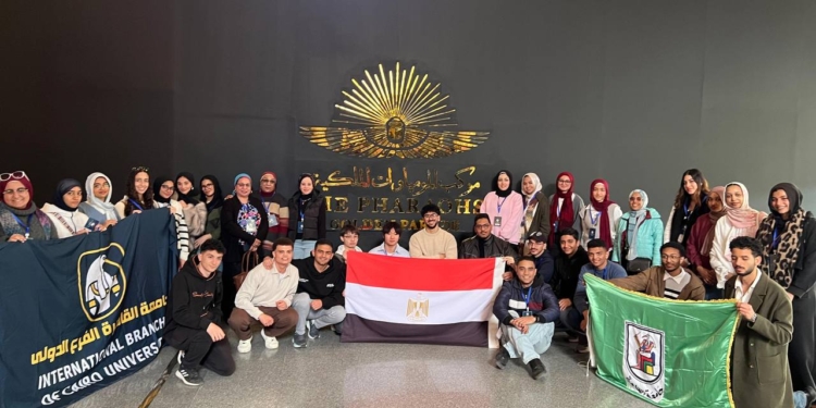 الفرع الدولي لجامعة القاهرة يطلق أولى فعاليات برنامج «اعرف بلدك» بسلسلة زيارات ميدانية لتعزيز الوعي الوطني لدى الطلاب