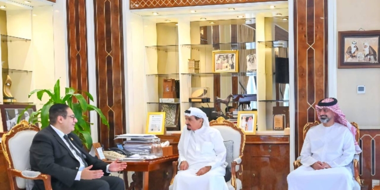 حاكم عجمان يستقبل رئيس جامعة القاهرة لبحث تعزيز التعاون العلمي والأكاديمي 