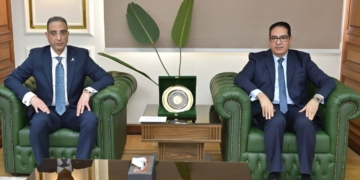 رئيس جامعة القاهرة يهنئ محافظ الجيزة بمناسبة توليه مهام منصبه الجديد ويؤكد استمرار التعاون المشترك لخدمة أبناء المحافظة