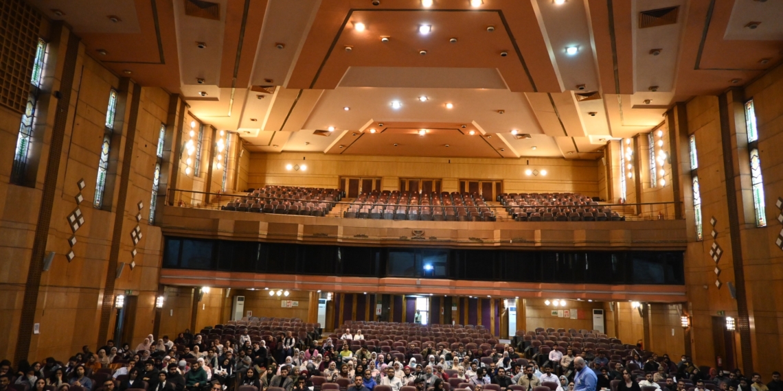 طب قصر العيني تحتفي بأطباء الامتياز