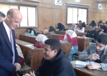رئيس جامعة بني سويف يتفقد كلية الطب البيطري لمتابعة أعمال امتحانات الفصل الدراسي الأول