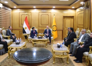 رئيس جامعة بني سويف يستقبل نائب وزير الصحة لشئون السكان وتنمية الأسرة والوفد المرافق لبحث سبل التعاون