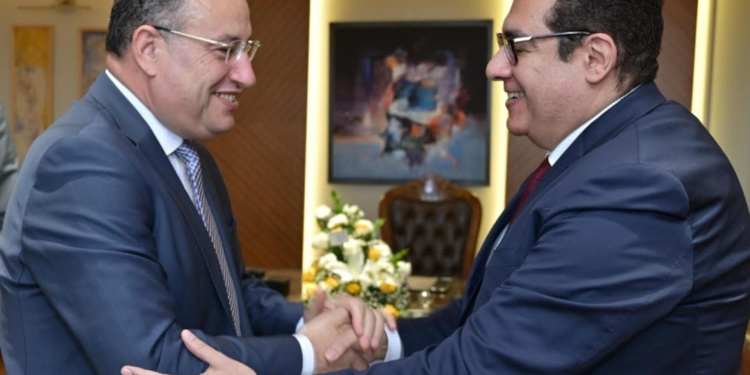 رئيس جامعة القاهرة يزور وزير التعليم العالي والبحث العلمي لتقديم التهنئة بمناسبة توليه منصبه الجديد
