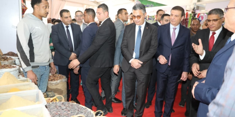 بين رائحة الياميش وقلق الأسعار.. أبواب “خير رمضان” تنطلق من المتحف الزراعي