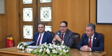 رئيس جامعة القاهرة ولجنة القيادات