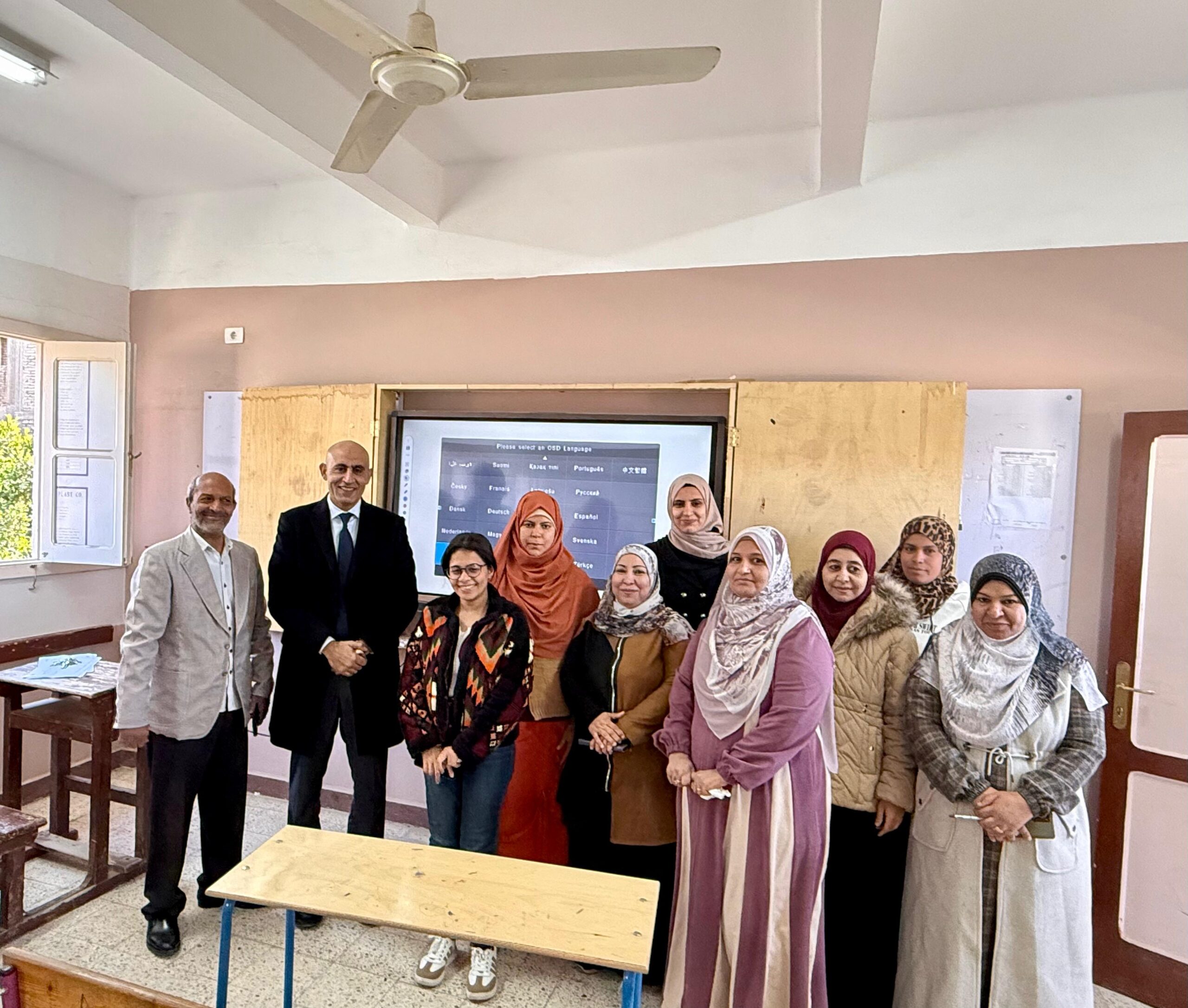 خلال زيارته لقنا.. "عبداللطيف": نبذل جهودا موسعة لتحسين أحوال المعلمين