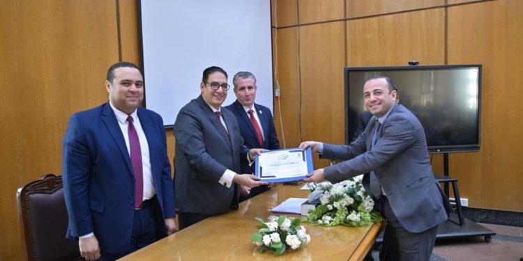 جامعة القاهرة تطلق برنامجًا موسعًا لتأهيل القيادات والكوادر الإدارية