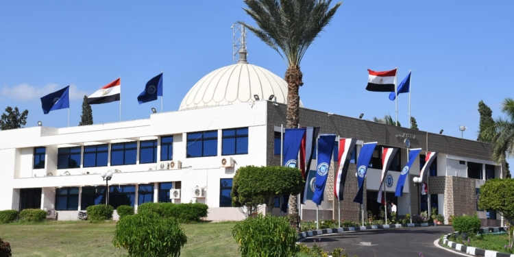 جامعة قناة السويس تعزز بناء الوعي القيمي والمهاري لدى طلاب المدارس