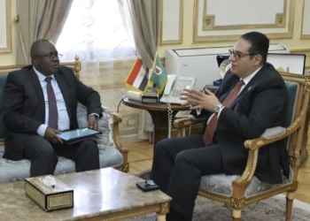 رئيس جامعة القاهرة يستقبل سفير زامبيا لبحث تعزيز علاقات التعاون الثنائي