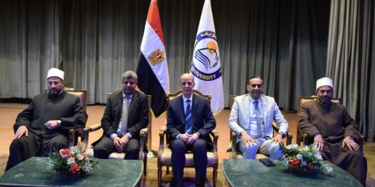 رئيس جامعة بني سويف يشهد احتفالية "فضل العشر الآواخر من رمضان"