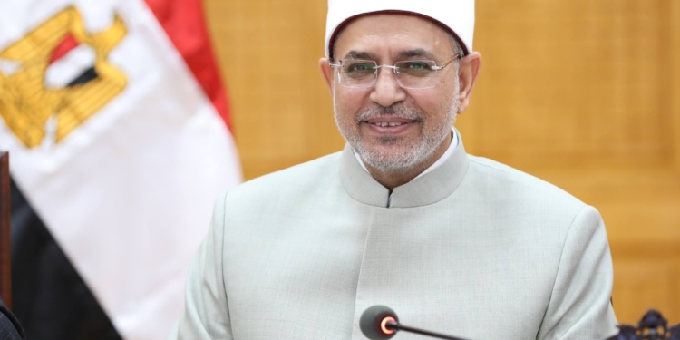 رئيس جامعة الأزهر يهنئ الدكتور حسام زيادة بحصوله على زمالة الكلية الملكية لجراحي العيون في إنجلترا تقديرًا لجهوده العلمية