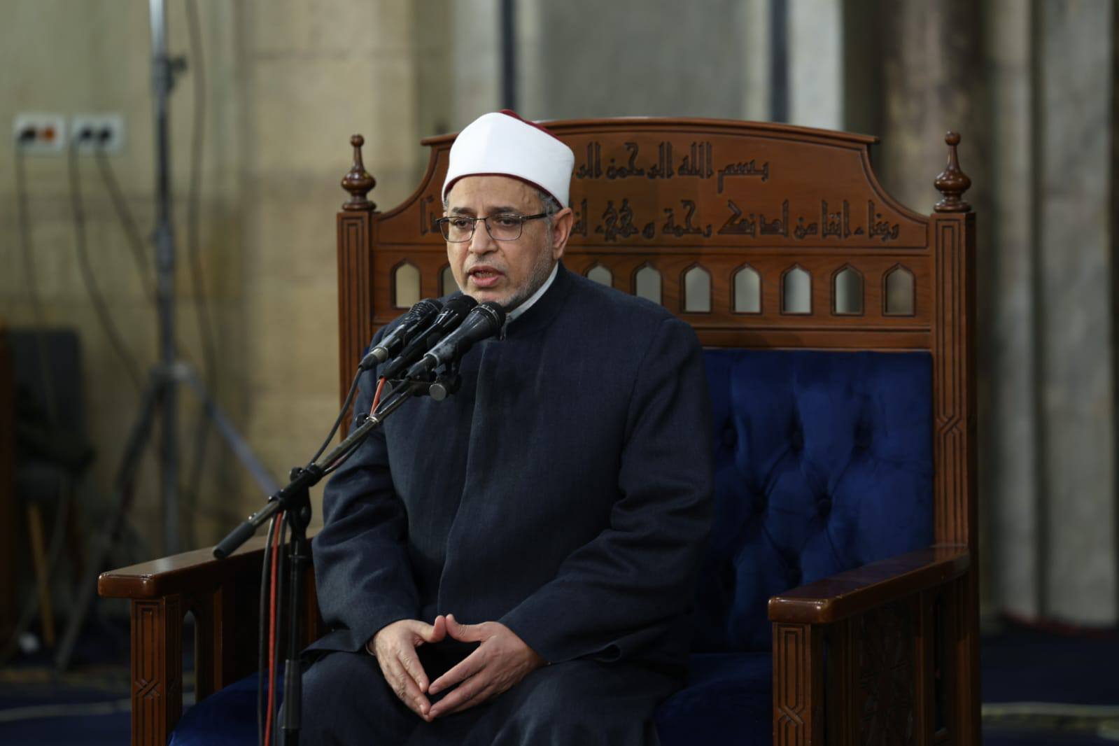رئيس جامعة الأزهر يؤكد أن القرآن ملأ الدنيا نورًا منذ نزوله ويدعو إلى اغتنام نفحات هذه الليالي المباركة