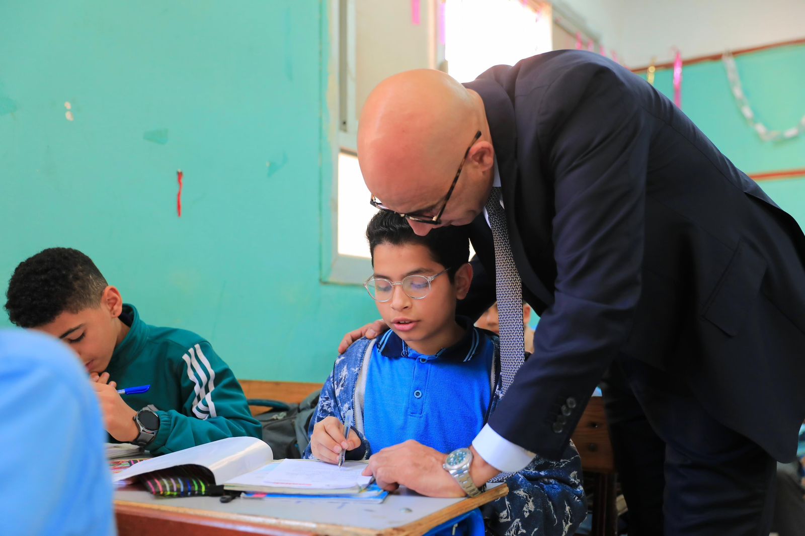 جولة مفاجئة لوزير التعليم لمتابعة نسب الحضور والاختبارات الشهرية بالغربية