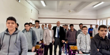 خلال زيارته لقنا.. “عبداللطيف”: نبذل جهودا موسعة لتحسين أحوال المعلمين