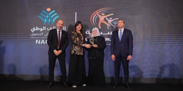 تقديرا لمسيرة 43 عام.. مؤسسة أبو العينين تحصل على جائزة ” أثر”