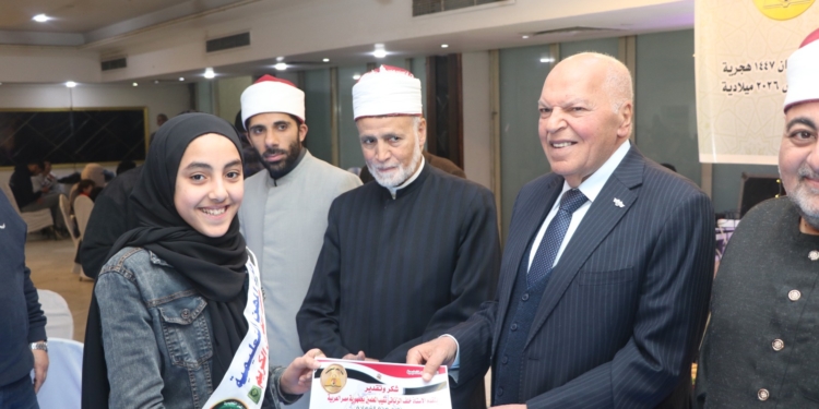 «الزناتي» يكرم 100 طالب من حفظة القرآن الكريم من أبناء المعلمين