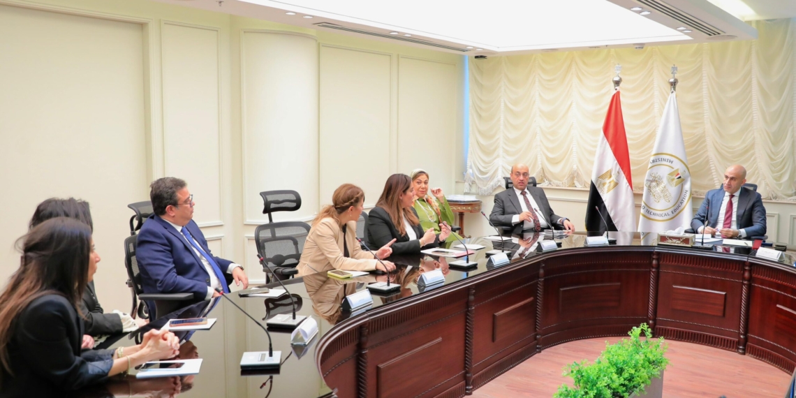 «عبداللطيف» يبحث تطوير 1200 مدرسة تعليم فني بالمعايير الدولية وتعزيز الشراكات العالمية