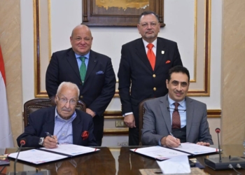 بروتوكول تعاون بين جامعة القاهرة وجمعية إنسان للتنمية الصحية والمجتمعية وإطلاق 50قافلة طبية للكشف على الأطفال في المناطق الأكثر احتياجًا