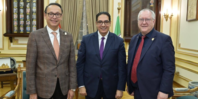 رئيس جامعة القاهرة يستقبل نظيره بجامعة بون الألمانية لبحث تعزيز التعاون الأكاديمي وتبادل الخبرات العلمية