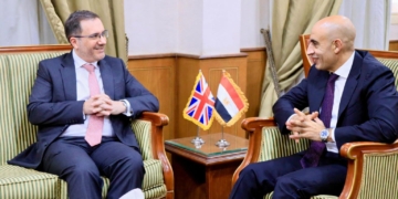 السفير البريطاني يؤكد دعم بلاده لتطوير التعليم وفتح فرص جديدة للطلاب المصريين