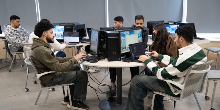 مشاريع تخرج لطلاب جامعة مصر لمعلوماتية بالذكاء الاصطناعي مع “دل العالمية”