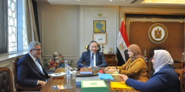  التعليم العالي تبحث تقديم برامج تدريبية وبرامج متخصصة لطلاب كليات التمريض