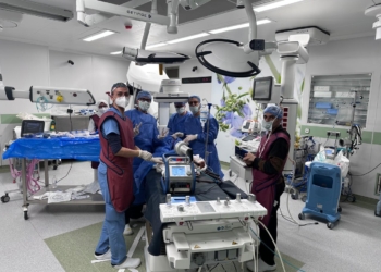 لاول مرة.. قصر العيني ينقذ مريضة فشل تنفسي بتوصيل الإيكمو الي الشريان الرئوي 