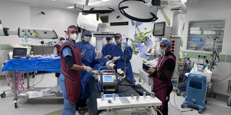 لاول مرة.. قصر العيني ينقذ مريضة فشل تنفسي بتوصيل الإيكمو الي الشريان الرئوي
