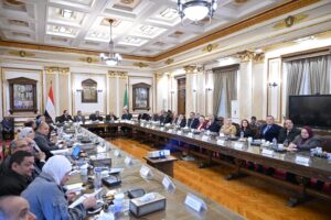 مجلس جامعة القاهرة يدعم طلابها غير القادرين