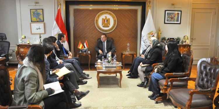 وزير التعليم العالي يبحث سبل تعزيز التعاون مع سفير مملكة إسبانيا ووفد جامعة IE الإسبانية