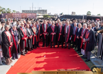 رئيس جامعة طنطا يشهد حفل تخريج دفعتين بكلية الطب