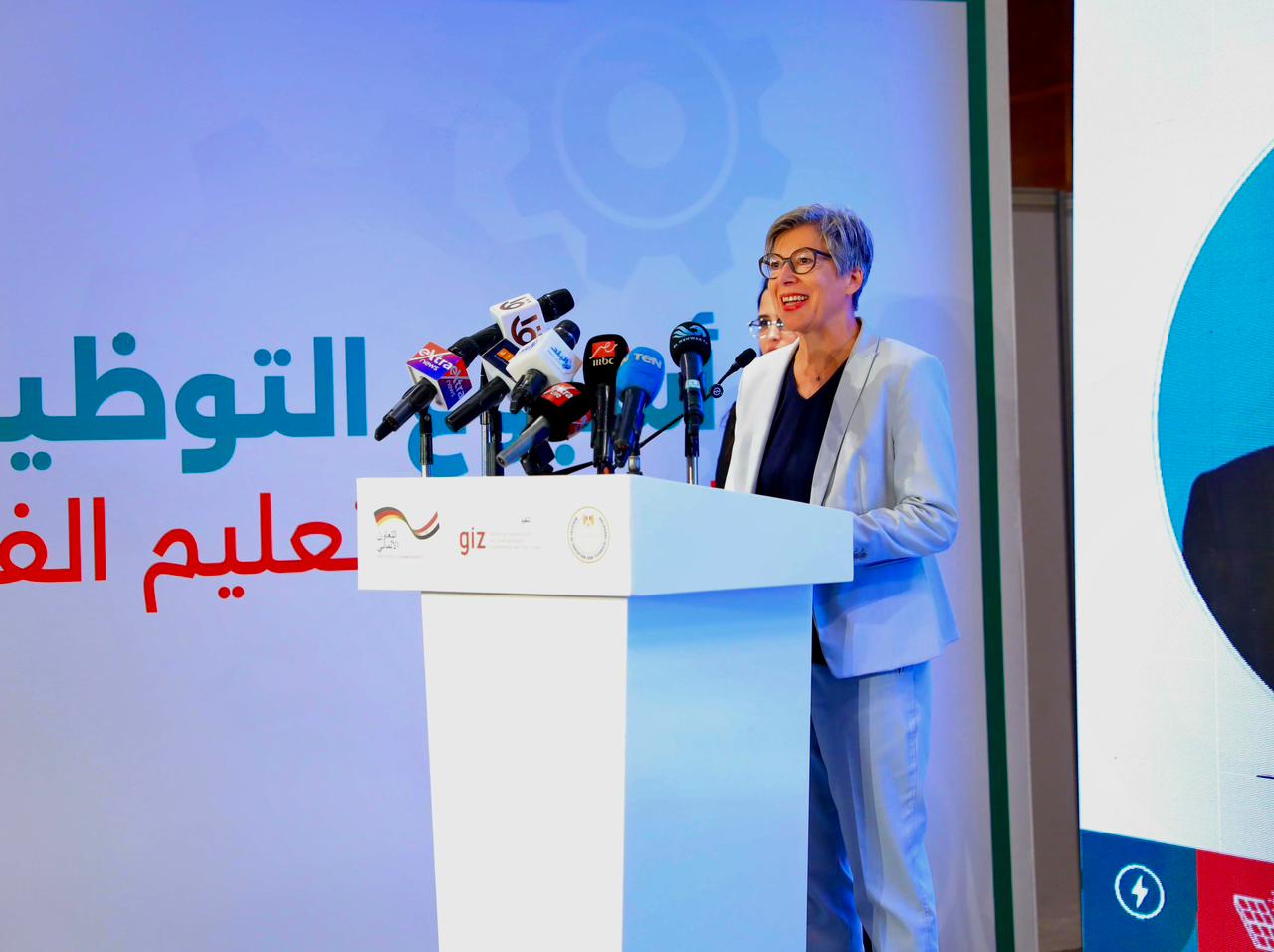 عبداللطيف: طرحنا 15 ألف فرصة عمل لخريجي التعليم الفني إيمانا بقدراتهم