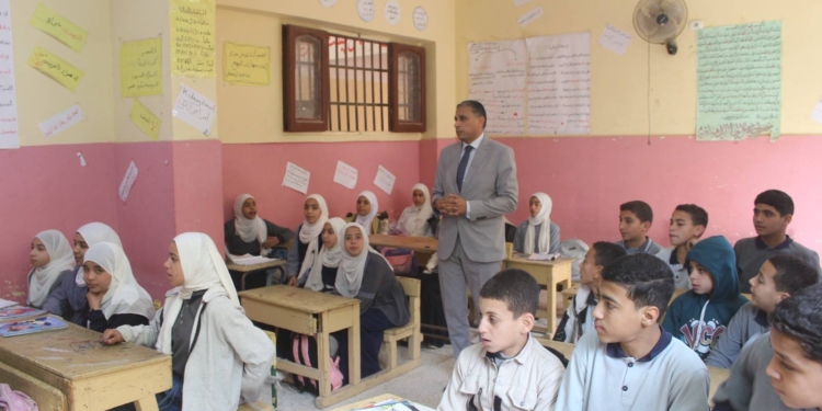في جولة مفاجئة.. إلغاء تكليف مدير مدرسة وإحالة مسؤول للتحقيق