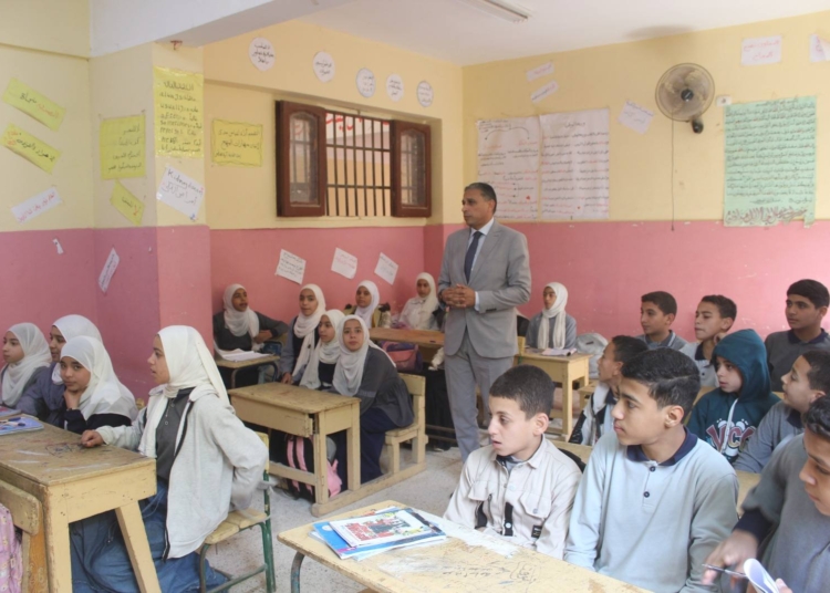 في جولة مفاجئة.. إلغاء تكليف مدير مدرسة وإحالة مسؤول للتحقيق