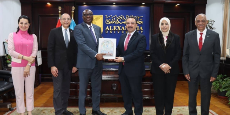 جامعة الإسكندرية تبحث تعزيز التعاون الأكاديمي والبحثي مع جامعة كارلتون الكندية