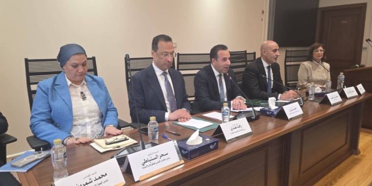 بحضور "عبداللطيف.. مناقشة إعداد قانون حماية الأطفال من مخاطر إساءة استخدام الإنترنت