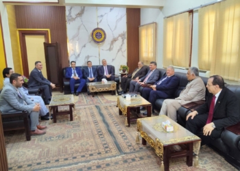 فريق هيئة الجودة والاعتماد يزور كلية الشريعة والقانون لمراجعة تنفيذ معايير الجودة والطلاب