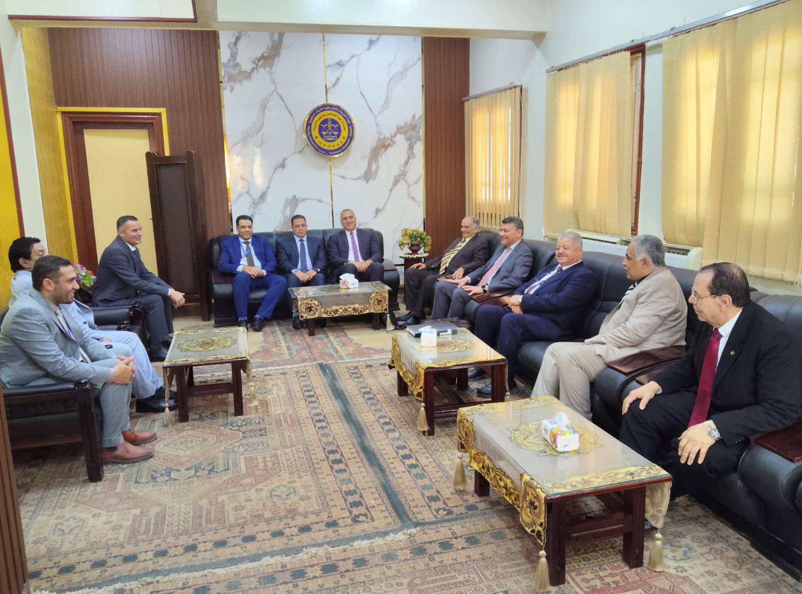 فريق هيئة الجودة والاعتماد يزور كلية الشريعة والقانون لمراجعة تنفيذ معايير الجودة والطلاب