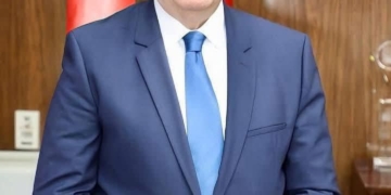  فصل طالب ثانوي عام دراسي لإعتداءه على معلم داخل مدرسة ببورسعيد