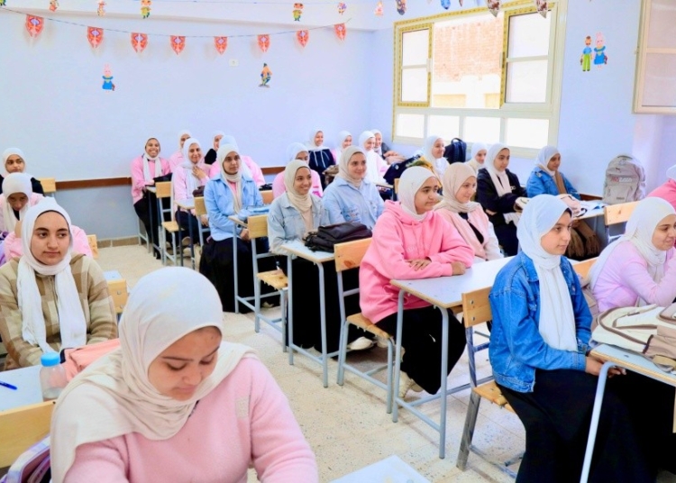 طلاب أولى ثانوي في المجهول.. أسئلة معلّقة تُربك طلاب البكالوريا وتضع الوزارة تحت الضغط