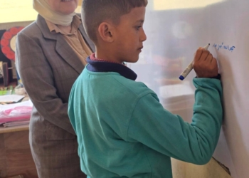 تفاصيل بلا معنى.. تحذير خطير من تأثير المناهج الحالية على عقول الطلاب