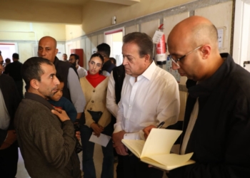 وزير الصحة يغير مسار جولته الميدانية ويقوم بزيارة مفاجئة لمركز طبي الحي الثالث بمدينة بدر
