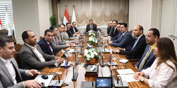 وزير الشباب والرياضة يتابع مستجدات الموقف التنفيذي لاستعدادات استضافة مصر لدورة الألعاب الأفريقية 2027